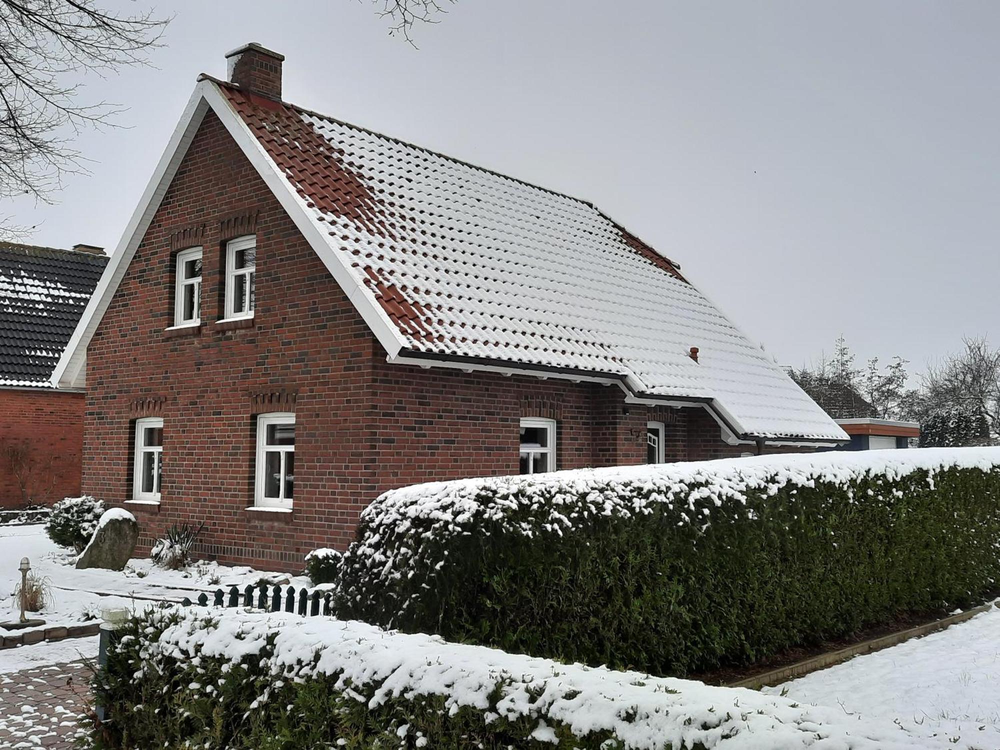 Tolles Ferienhaus In Pilsum - Ferienhaus Trientje - Mit Garten Und Ueberdachter Terrasse Exterior photo