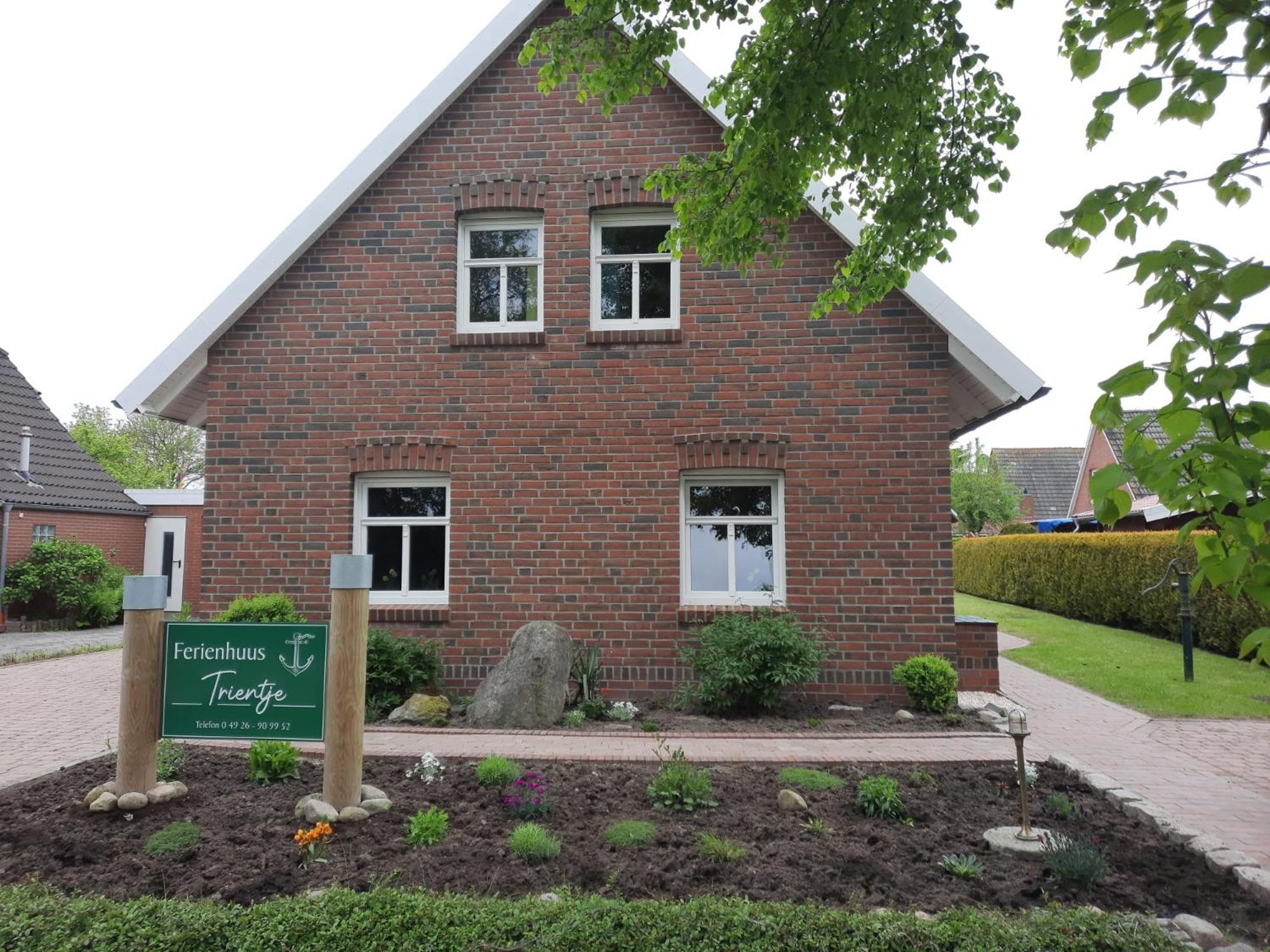 Tolles Ferienhaus In Pilsum - Ferienhaus Trientje - Mit Garten Und Ueberdachter Terrasse Exterior photo